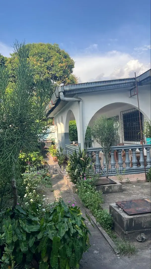 Meublé 5chbre Villa dans Villa Moderne Avec 5, Mfilou-Ngamaba à Vendre