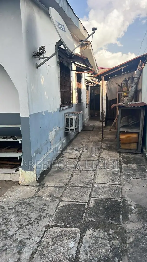 Meublé 5chbre Villa dans Villa Moderne Avec 5, Mfilou-Ngamaba à Vendre