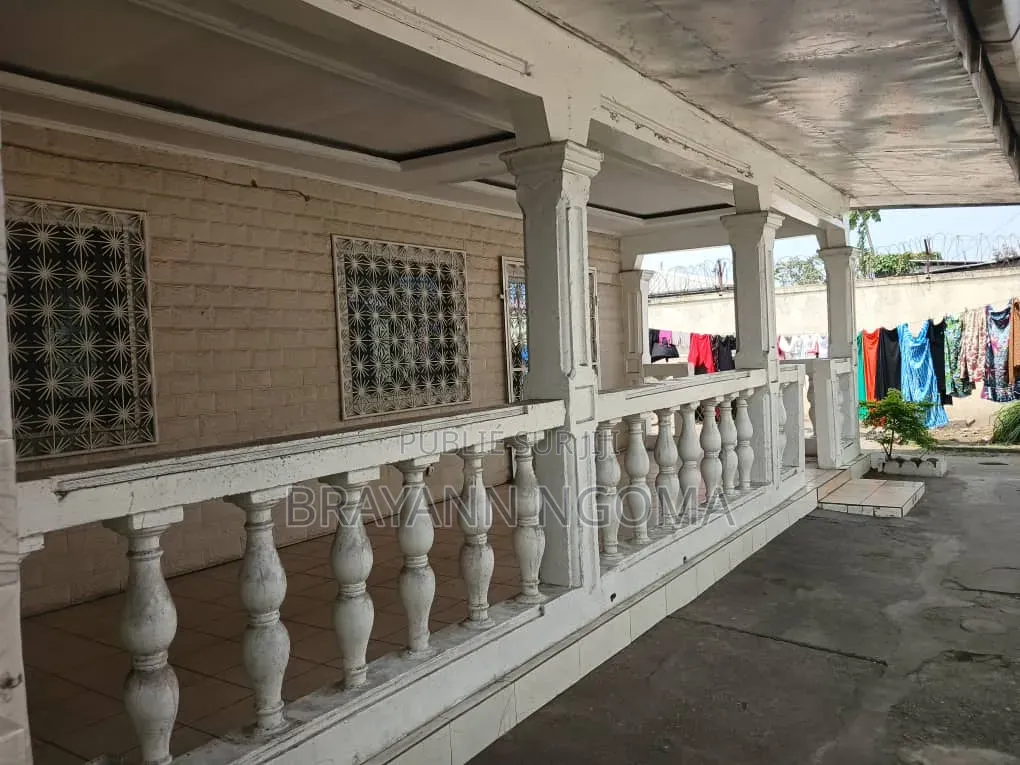 Parcelle a Vendre Quartier Loandjili Faubourg