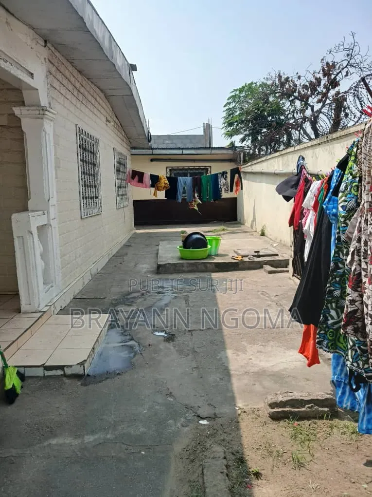 Parcelle a Vendre Quartier Loandjili Faubourg