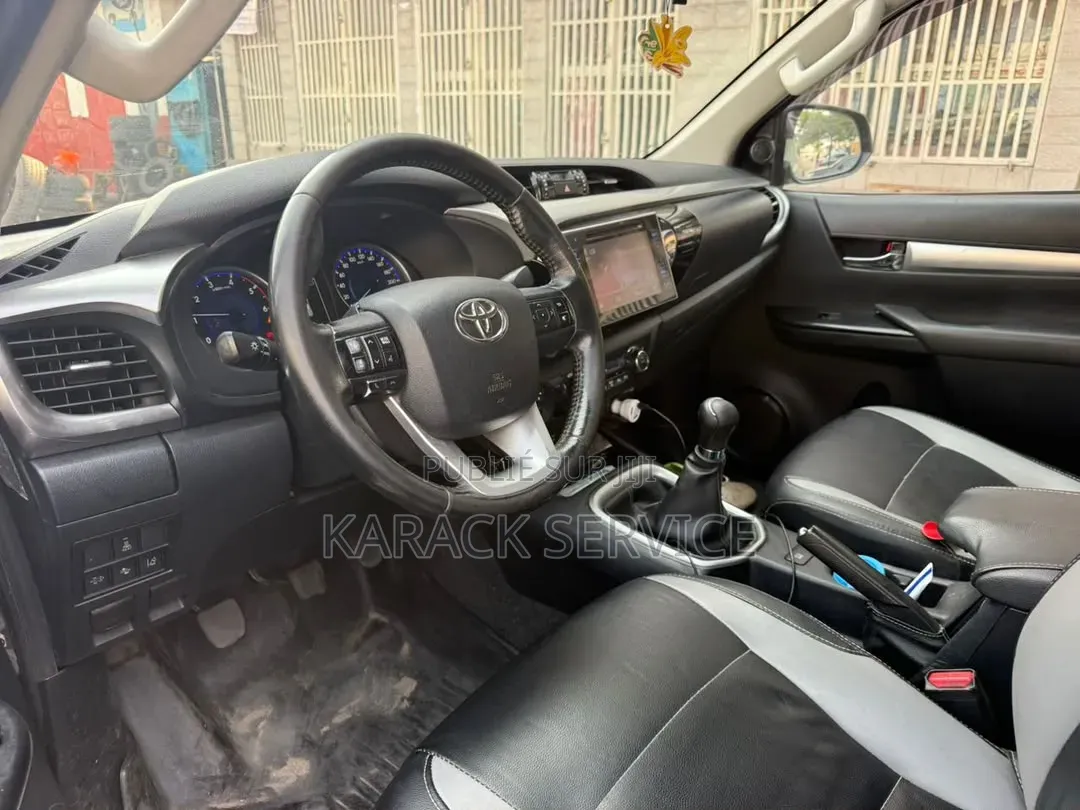 Toyota Hilux 2016 Gris