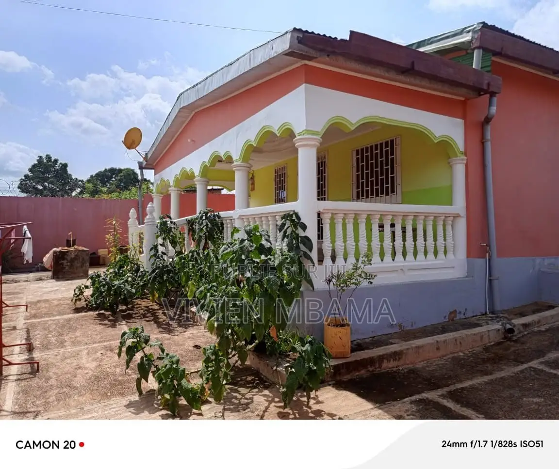 Maison a Dolisie