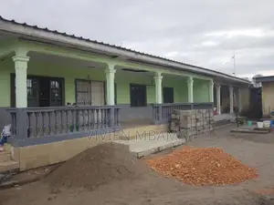 4chbre Appartement dans Mongo-Mpoukou à Vendre