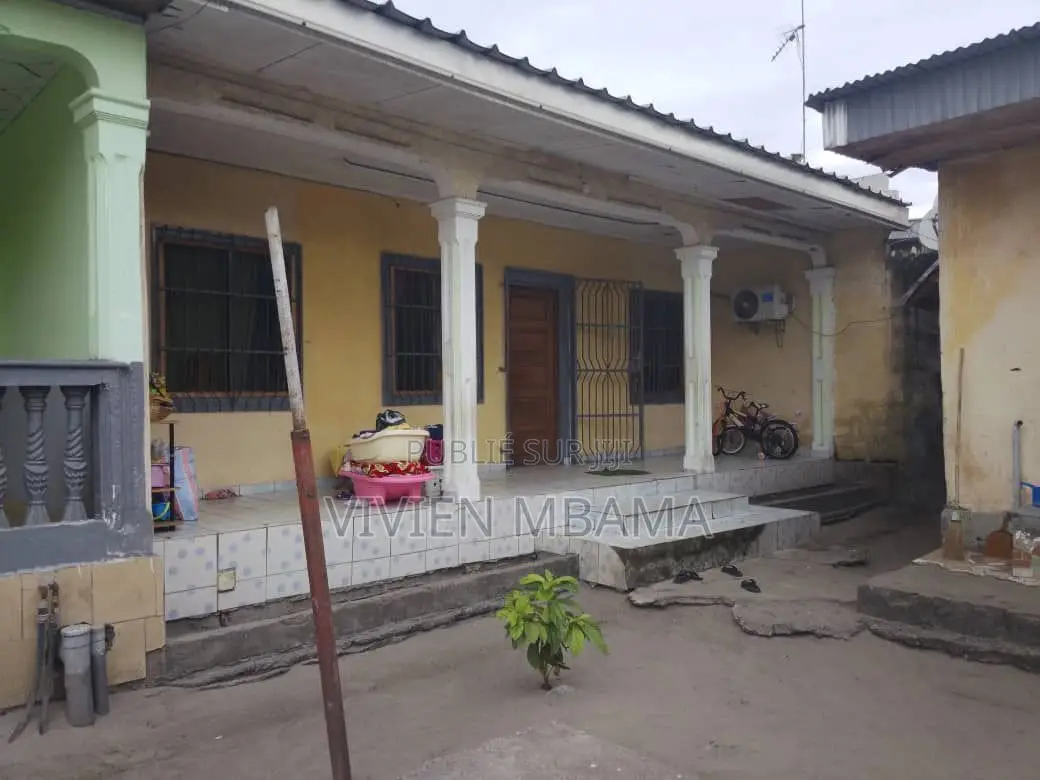 4chbre Appartement dans Mongo-Mpoukou à Vendre