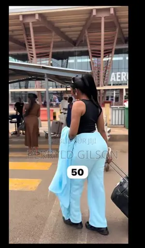 Des Ensemble Homme Femmes Disponibles en Haute Qualité