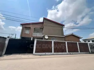 Furnished 7chbre Villa dans Villa De 400M² - à Vendre