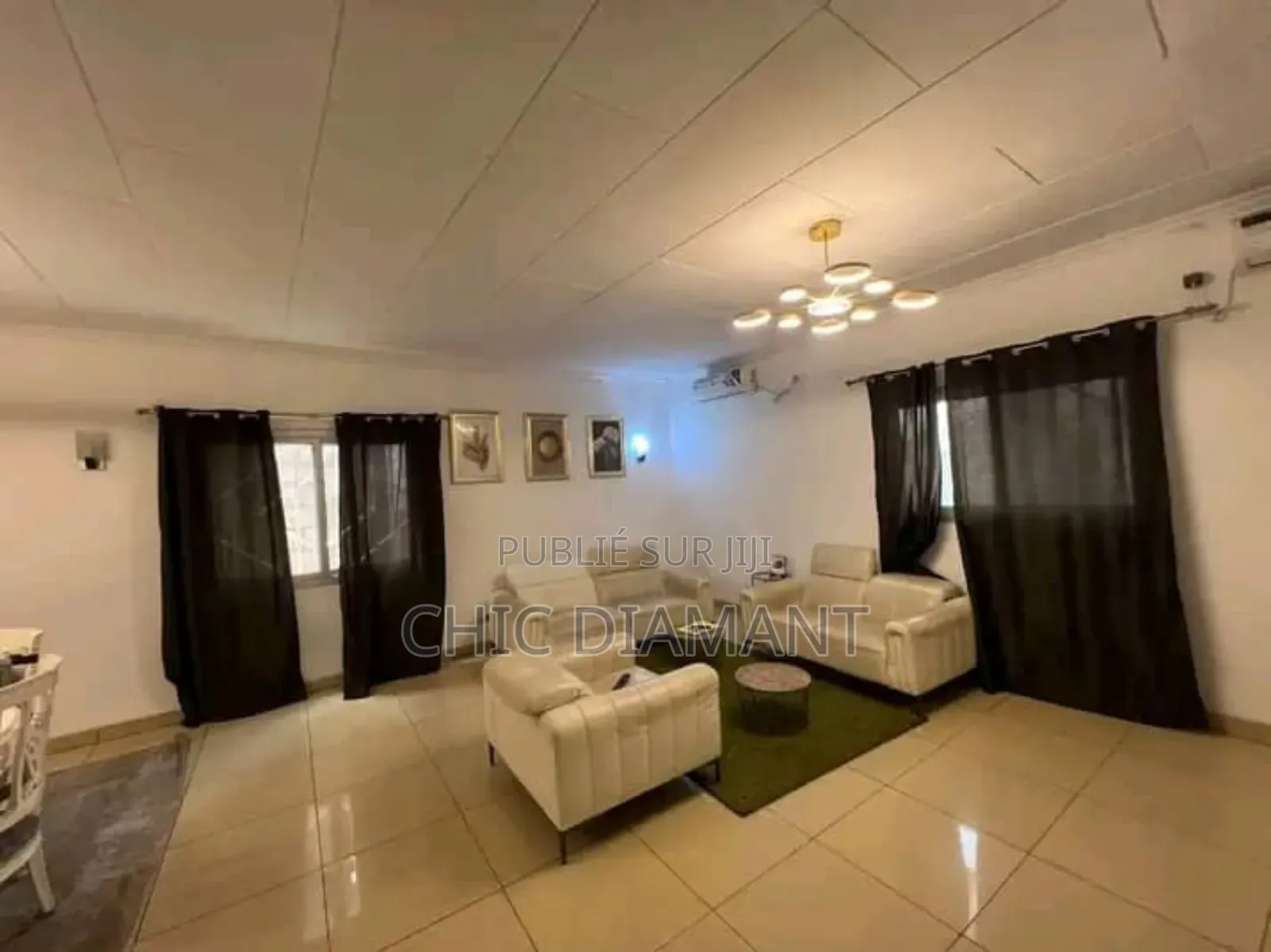 Furnished 7chbre Villa dans Villa De 400M² - à Vendre