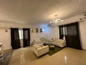 Furnished 7chbre Villa dans Villa De 400M² - à Vendre