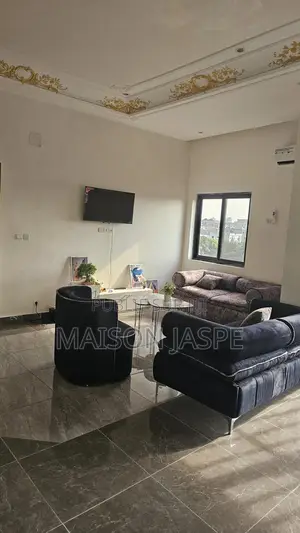 Furnished 2chbre Appartement dans Maison Jaspe, Moungali à Louer