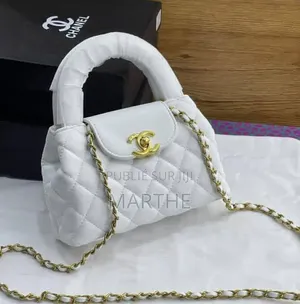 Chanel Dans Le Carton