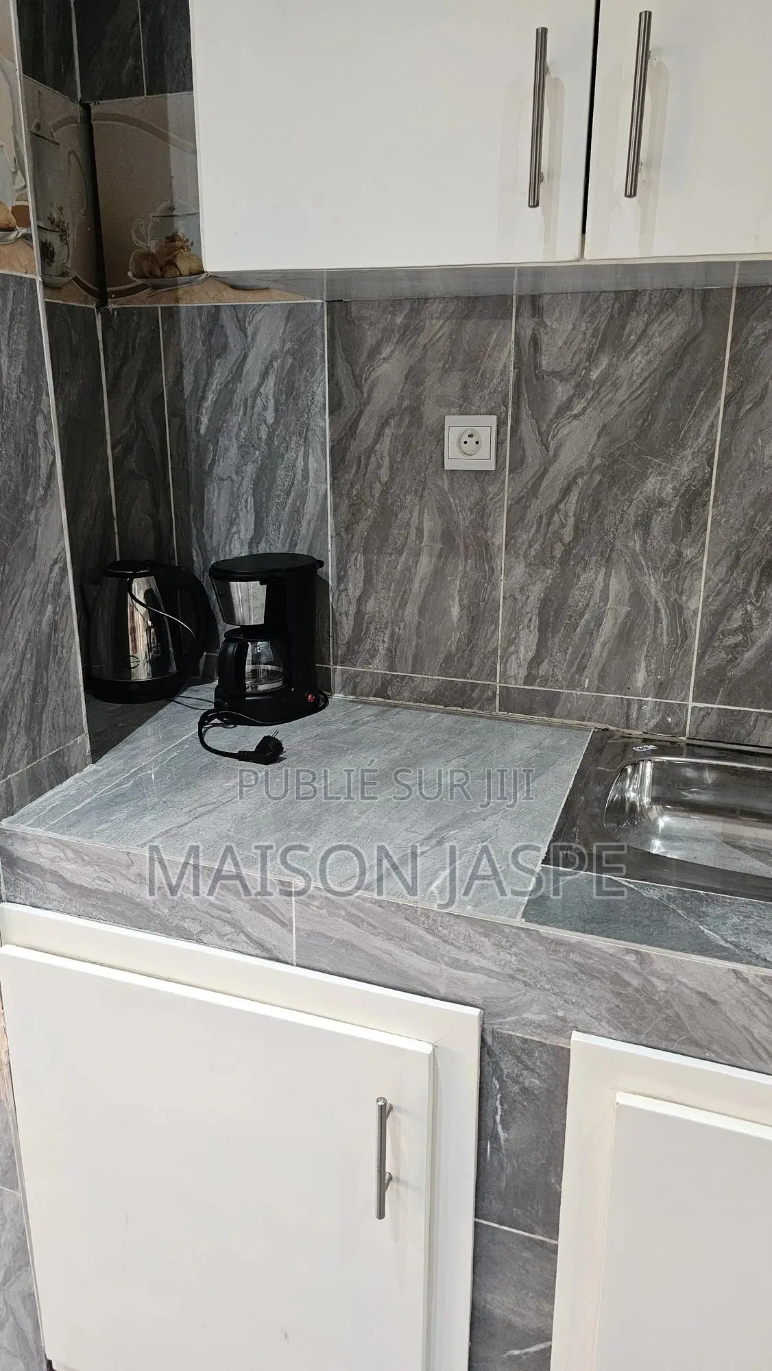 Furnished 2chbre Appartement dans Maison Jaspe, Moungali à Louer