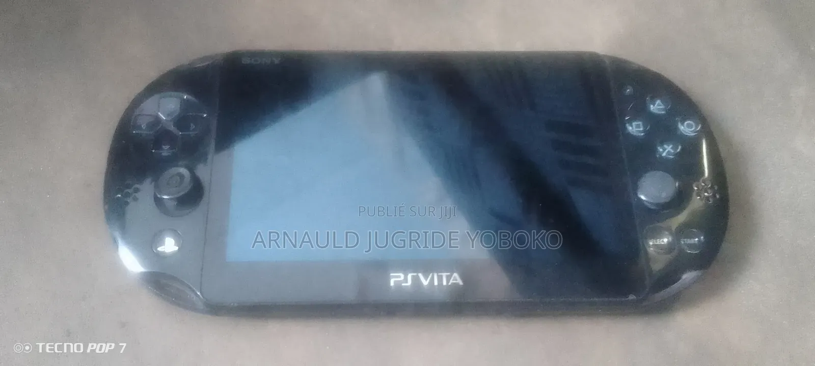 Je Cherche Les Pièces d'Échange De La PS Vita