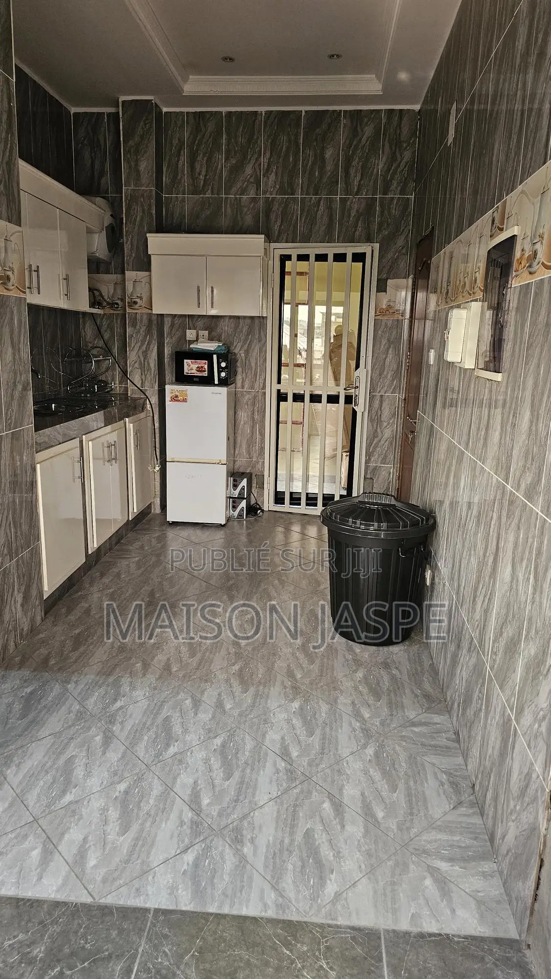 Furnished 2chbre Appartement dans Maison Jaspe, Moungali à Louer