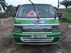 Toyota HiAce 2017 Vert