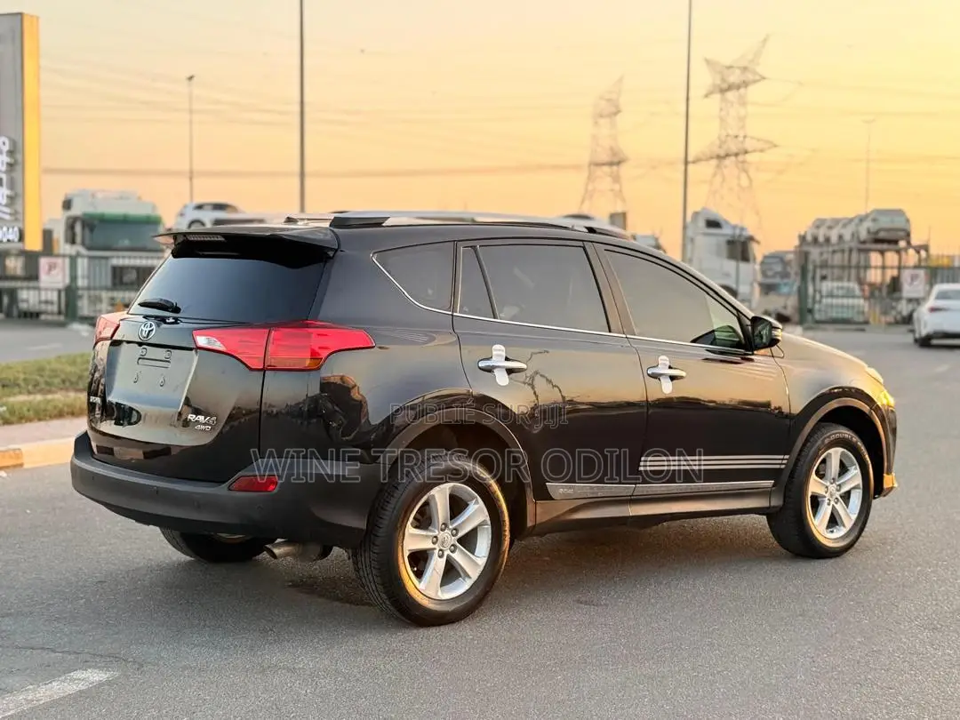 Toyota RAV4 XLE AWD (2.5L 4cyl 6A) 2016 Noir