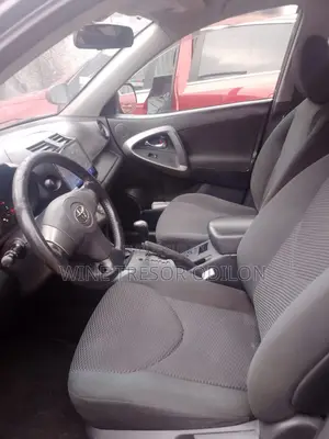 Toyota RAV4 LE FWD (2.5L 4cyl 6A) 2013 Noir