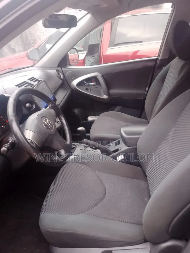 Toyota RAV4 LE FWD (2.5L 4cyl 6A) 2013 Noir