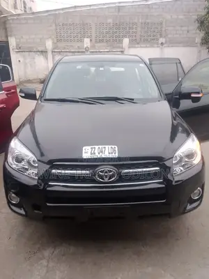 Toyota RAV4 LE FWD (2.5L 4cyl 6A) 2013 Noir