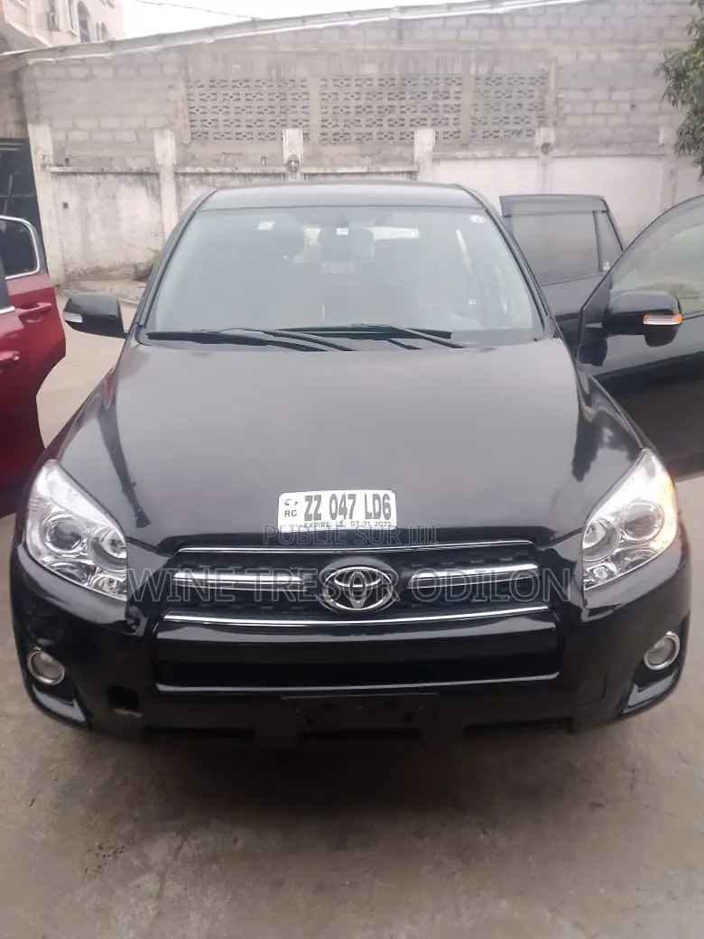 Toyota RAV4 LE FWD (2.5L 4cyl 6A) 2013 Noir