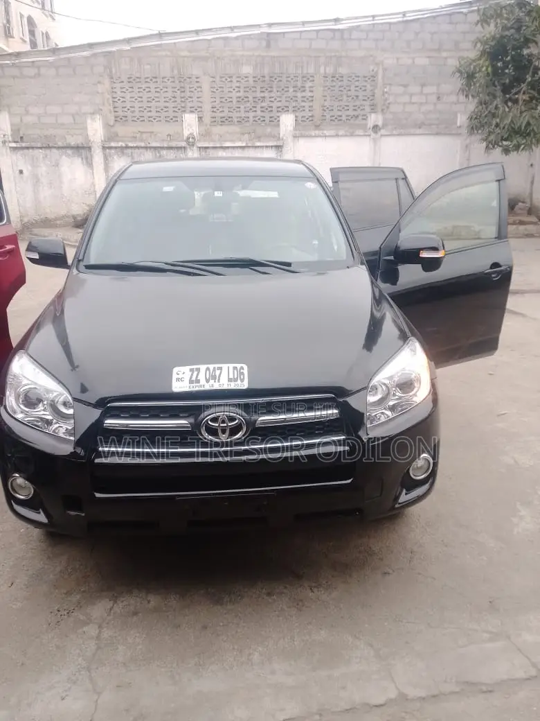 Toyota RAV4 LE FWD (2.5L 4cyl 6A) 2013 Noir