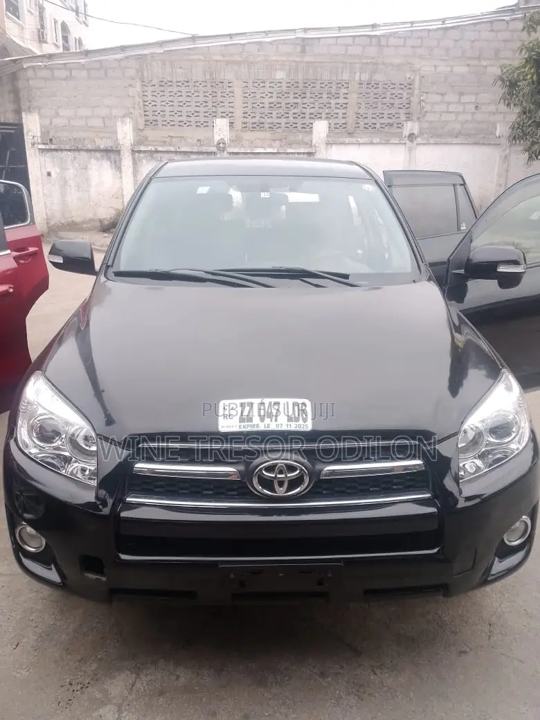 Toyota RAV4 LE FWD (2.5L 4cyl 6A) 2013 Noir