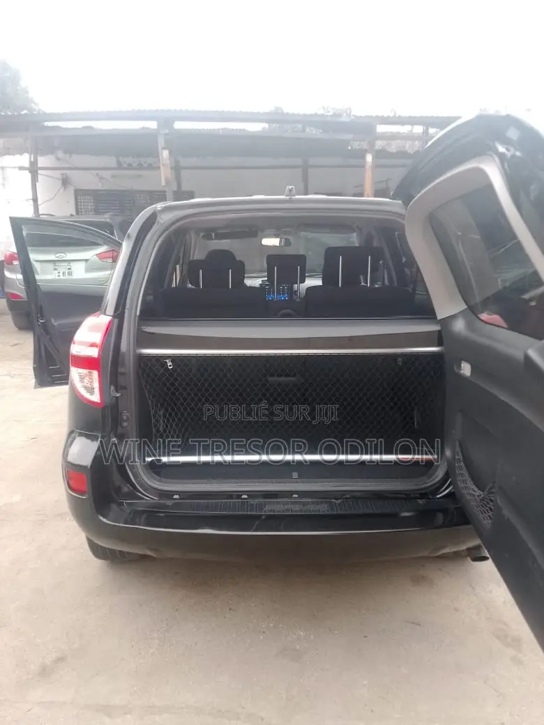 Toyota RAV4 LE FWD (2.5L 4cyl 6A) 2013 Noir