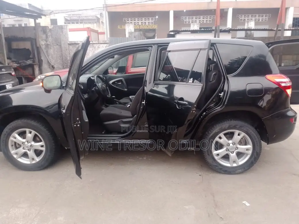 Toyota RAV4 LE FWD (2.5L 4cyl 6A) 2013 Noir