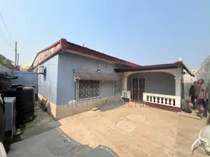 4chbre Blocs d'appartements dans Ngoyo à Vendre