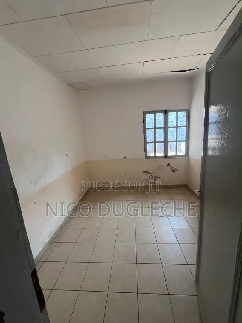 4chbre Blocs d'appartements dans Ngoyo à Vendre