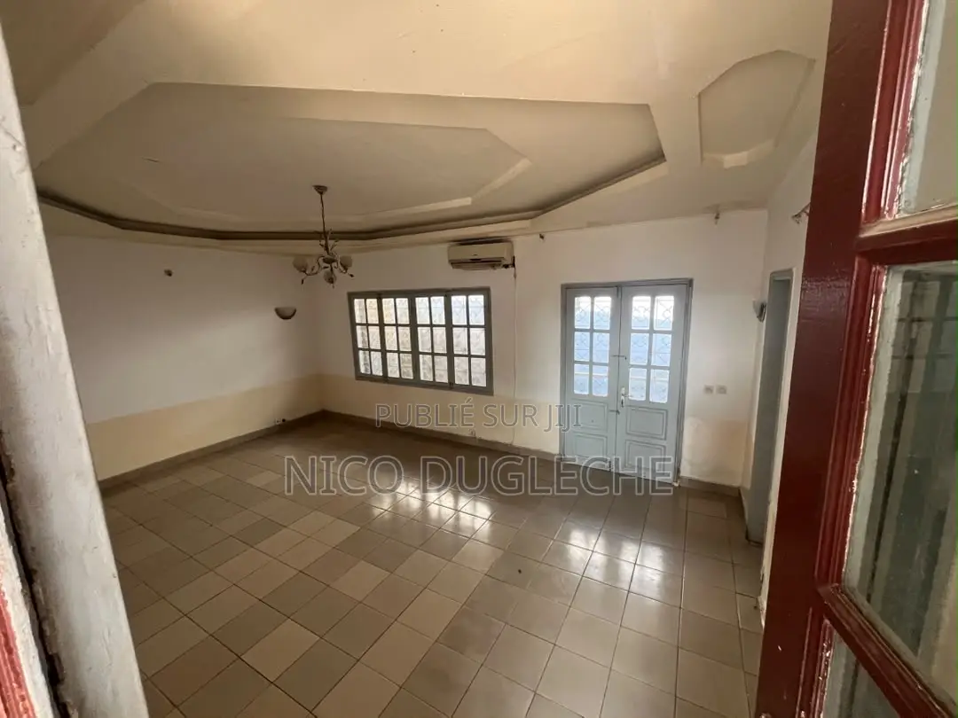 4chbre Blocs d'appartements dans Ngoyo à Vendre