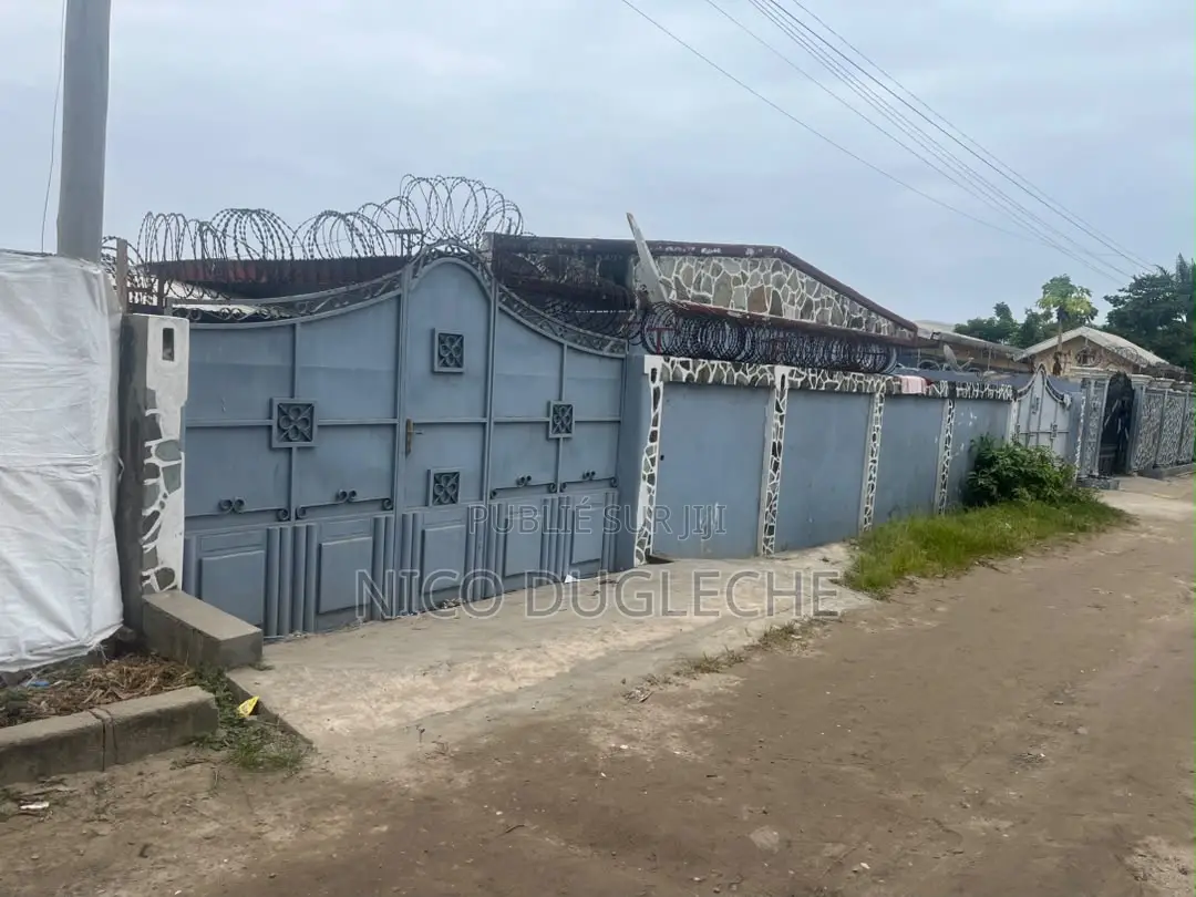 4chbre Blocs d'appartements dans Ngoyo à Vendre