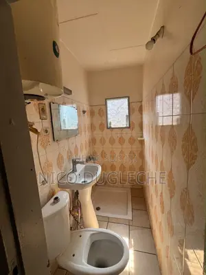 4chbre Blocs d'appartements dans Ngoyo à Vendre