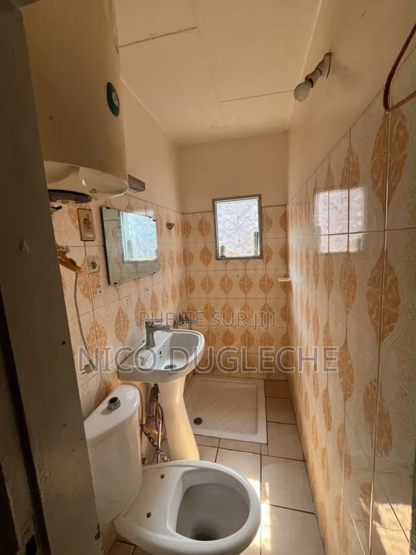 4chbre Blocs d'appartements dans Ngoyo à Vendre
