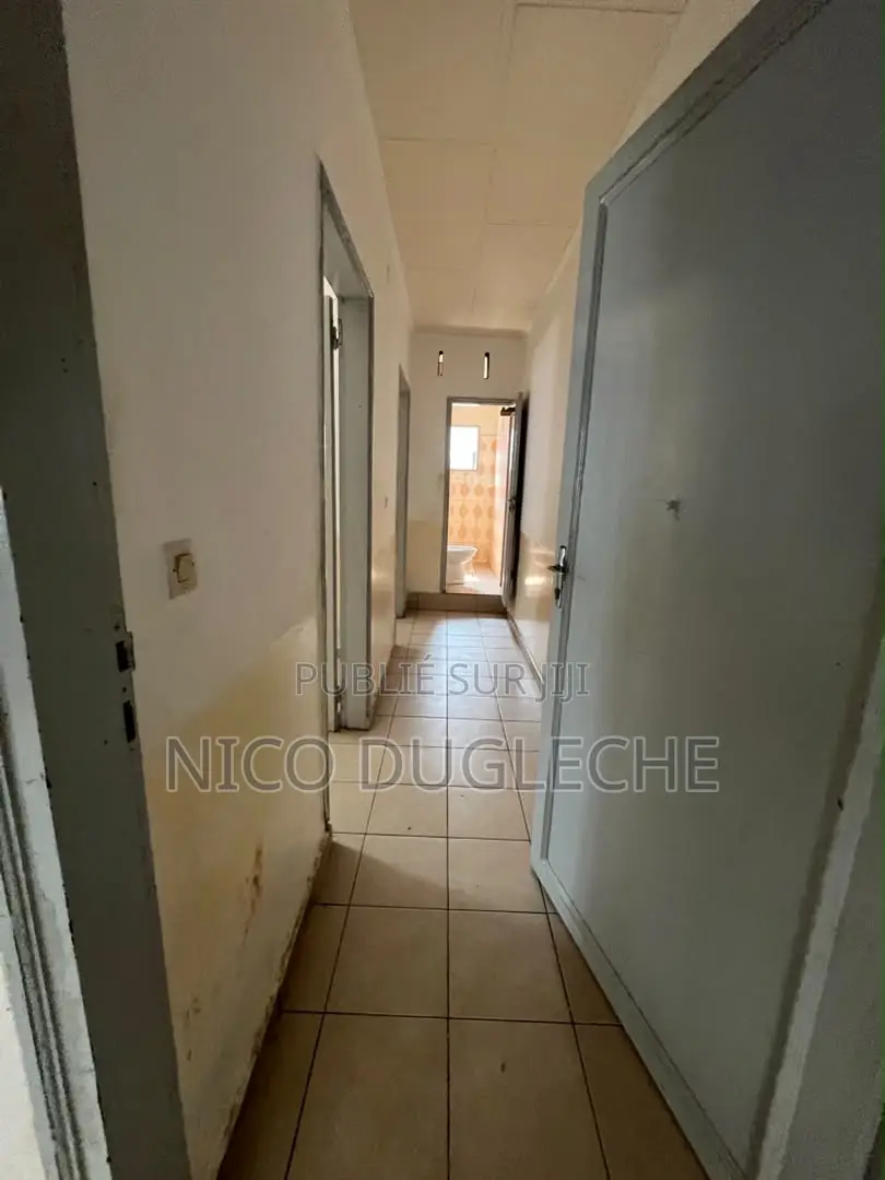 4chbre Blocs d'appartements dans Ngoyo à Vendre