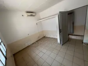 4chbre Blocs d'appartements dans Ngoyo à Vendre