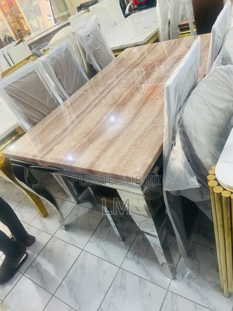 Table À Manger 6 Places en Marbre — Neuve