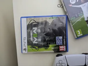 PS5 Slim Avec 3 Manettes Et 5 Jeux