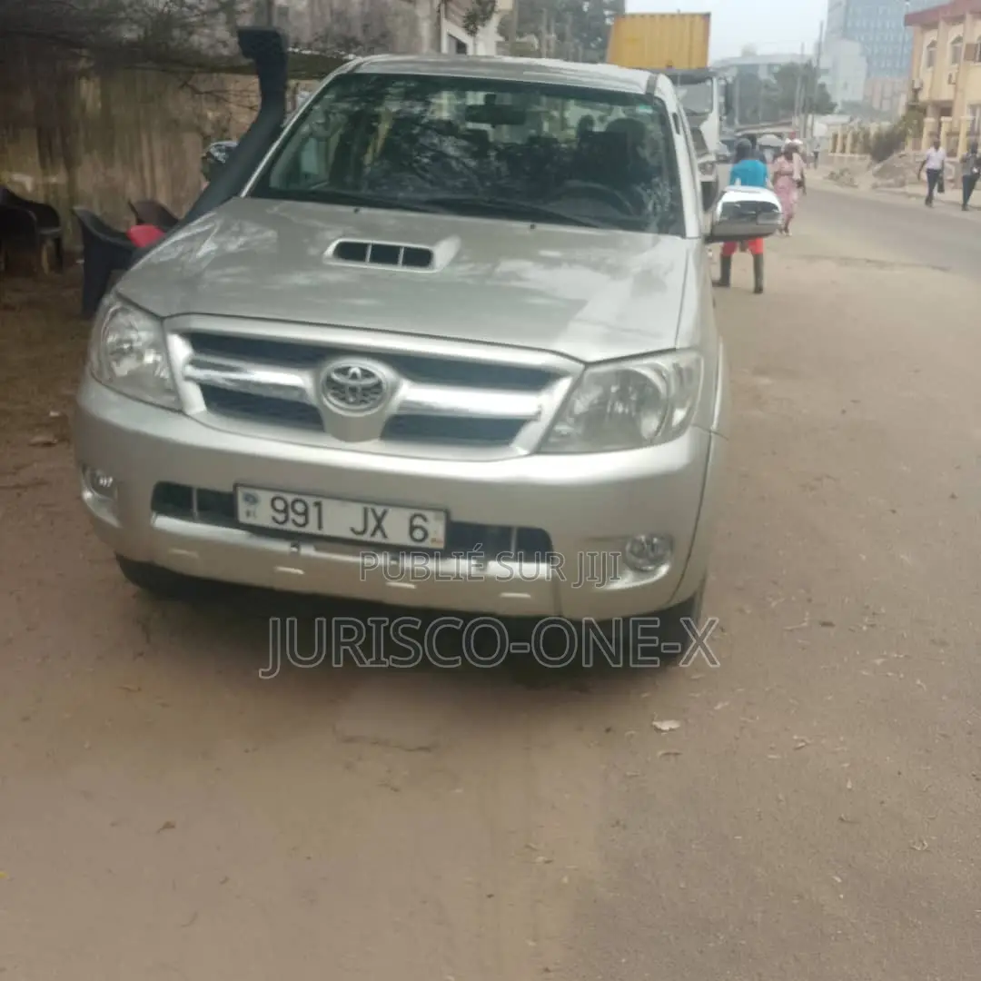 Toyota Hilux 2020 Gris