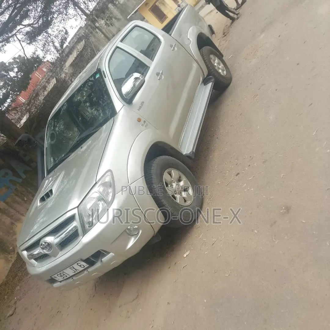 Toyota Hilux 2020 Gris