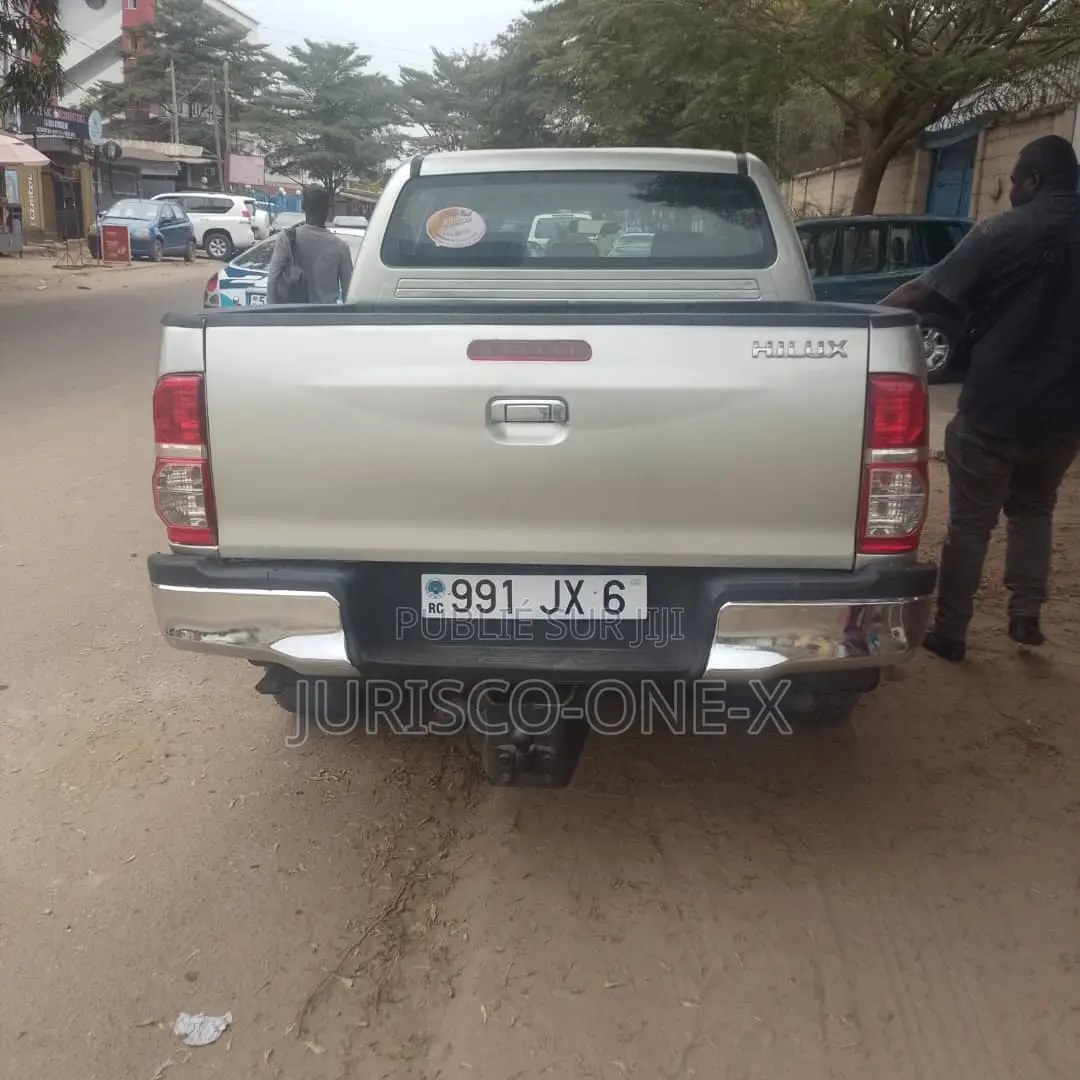 Toyota Hilux 2020 Gris
