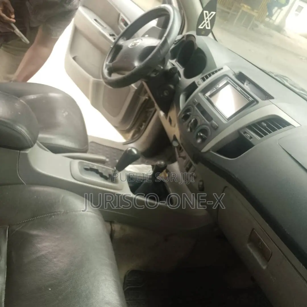 Toyota Hilux 2020 Gris