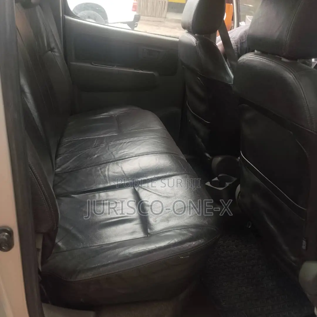 Toyota Hilux 2020 Gris