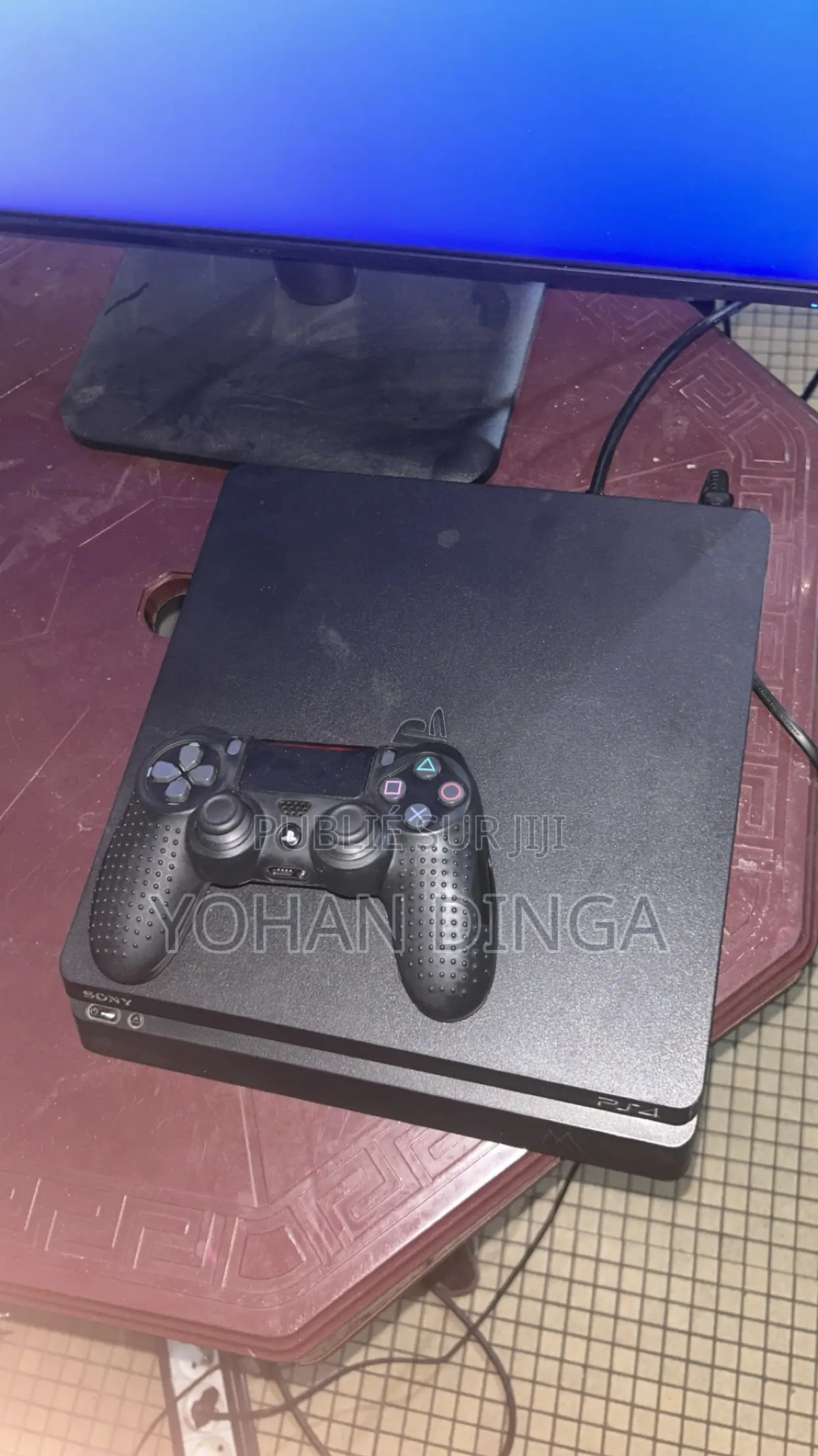 Ps4 Slim 500Go en Excellent État - Manette Inclus Avec Jeux