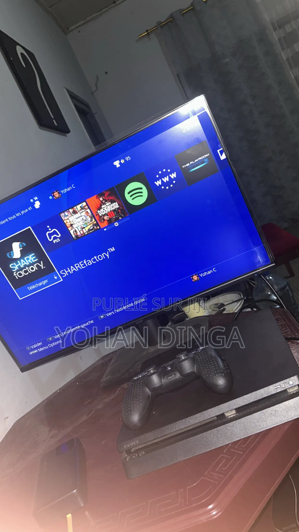 Ps4 Slim 500Go en Excellent État - Manette Inclus Avec Jeux