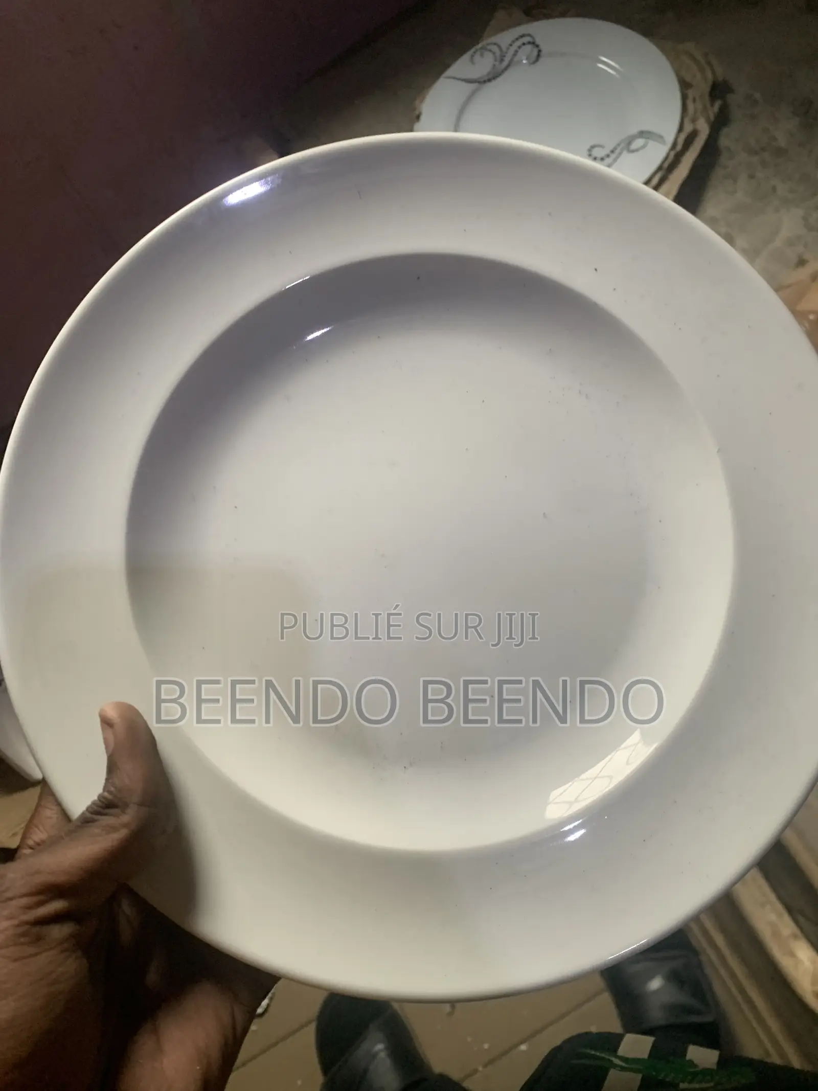 Vente D’assiette Encore Neuf Par Unité Et en Gros. L’unité Est À 1050f
