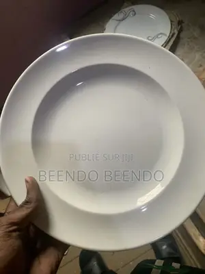 Vente D’assiette Encore Neuf Par Unité Et en Gros. L’unité Est À 1050f