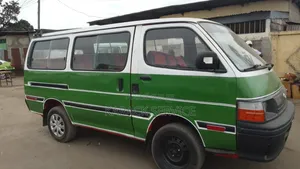 Toyota HiAce 2022 Vert