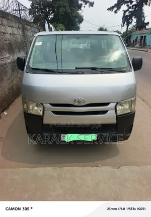 Toyota HiAce 2021 Gris