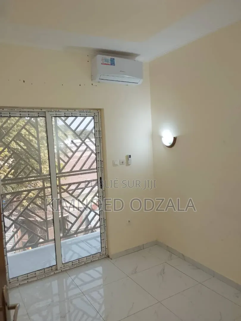 Meublé 3chbre Appartement dans Tsvh Immobilier, Moungali à Vendre