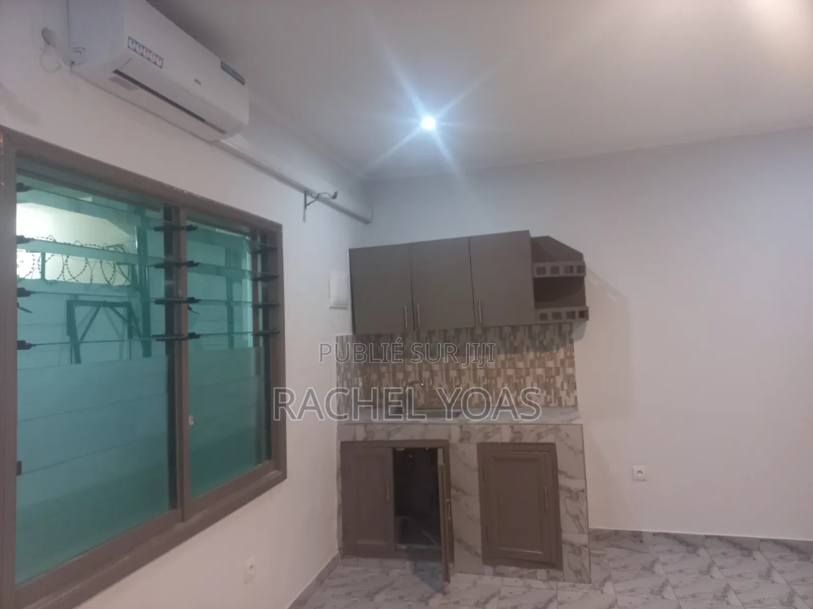 1chbre Appartement dans Koufoli, Mongo-Mpoukou à Louer